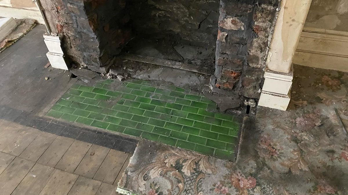 A fireplace opened up — green tiles and arches (1/2)