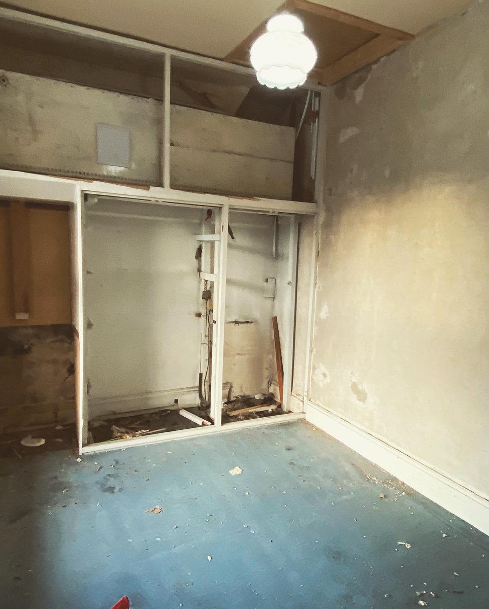 The bathroom stripped back and other demolition shots (2/10)