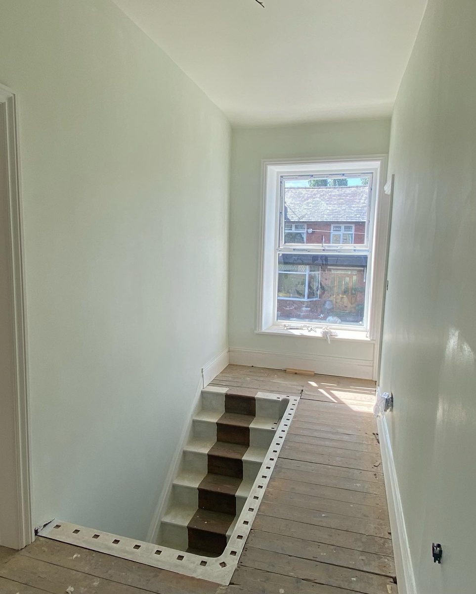 The landing and hall painted (2/3)