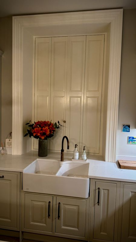Utility room with butler sink